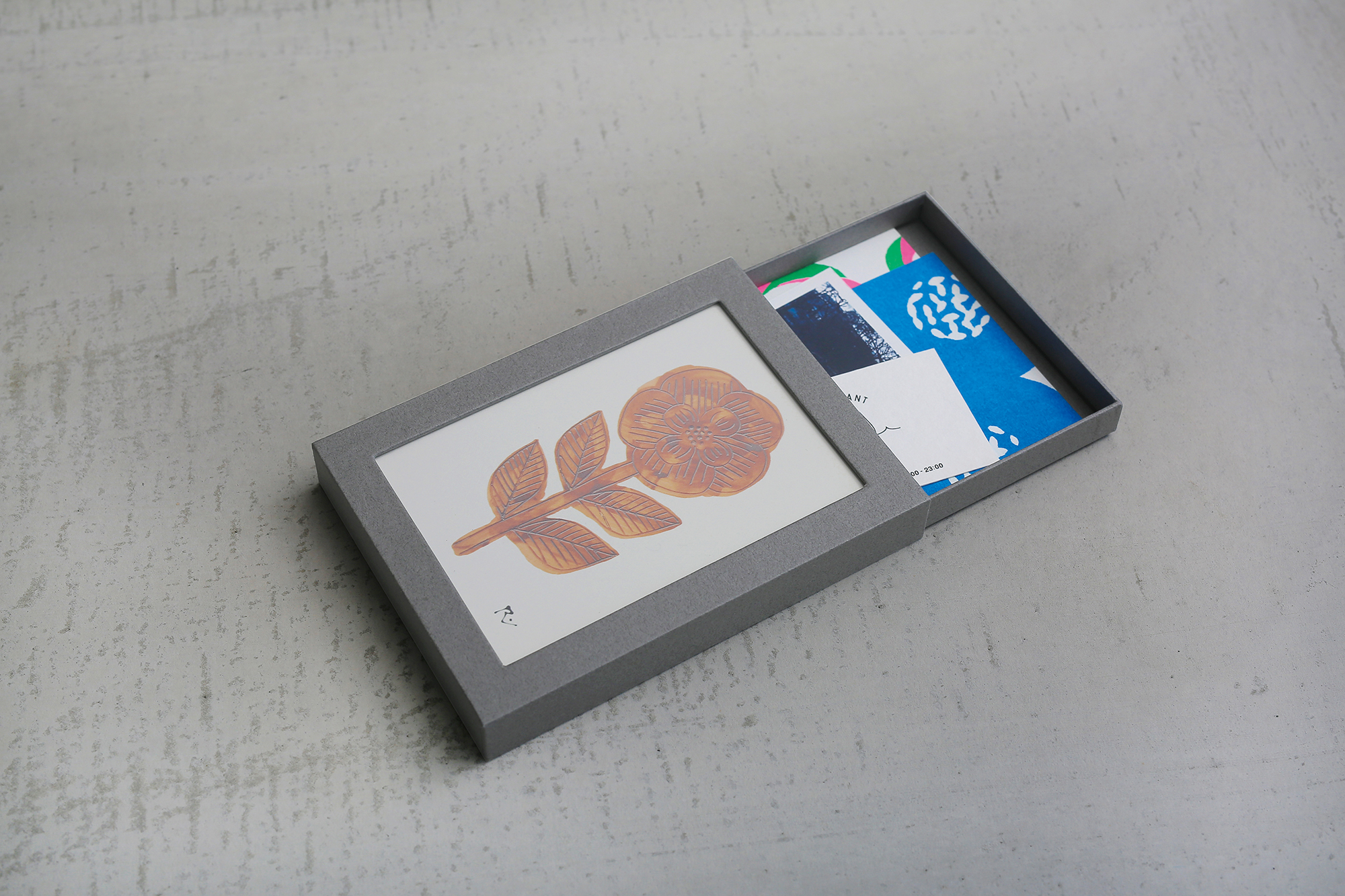 集めたポストカードや写真などを収納しながら飾ることができる 箱型の額縁 Hacobuchi ハコブチ 発売 ニュース 18年 ファイルとテプラのキングジム