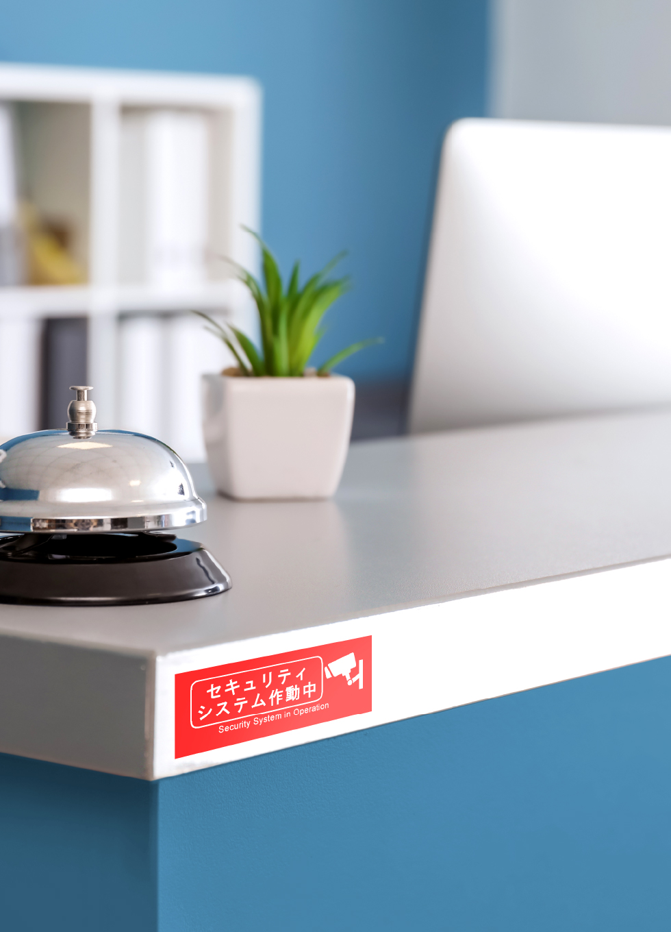 告知ラベルを貼ったオフィスの受付