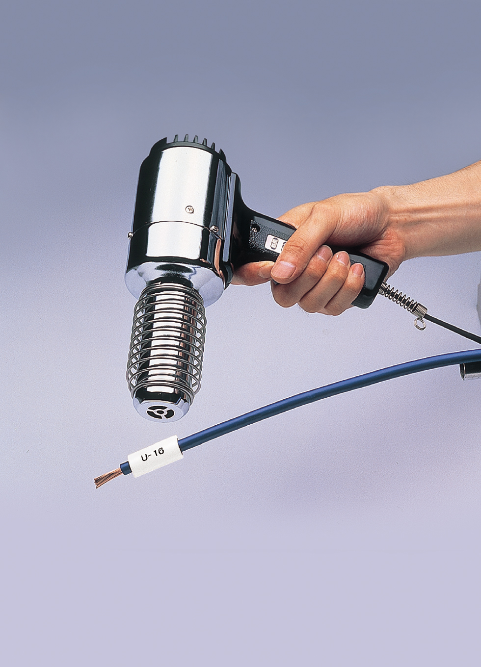 ケーブルに巻いたテープをドライヤーで密着