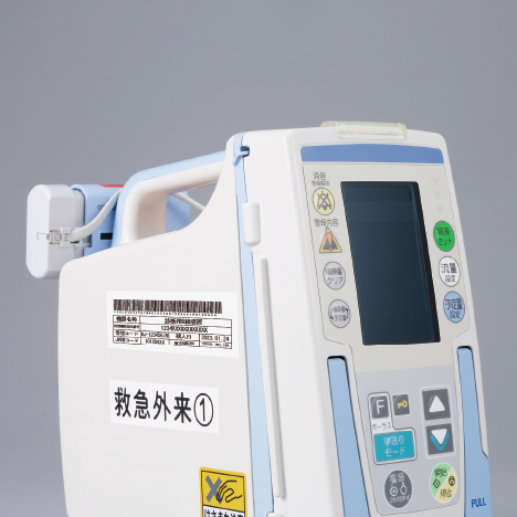 バーコードや品番をラベルで記載し、管理をしやすい医療機器