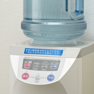 検査後の下剤服用を促す給水器