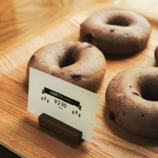 自作の商品POPを使ったベーグル売り場