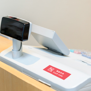 ラベルで支払い方法を表示するレジ