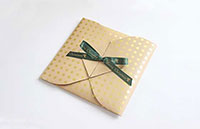 ラッピング_平なものを包む06